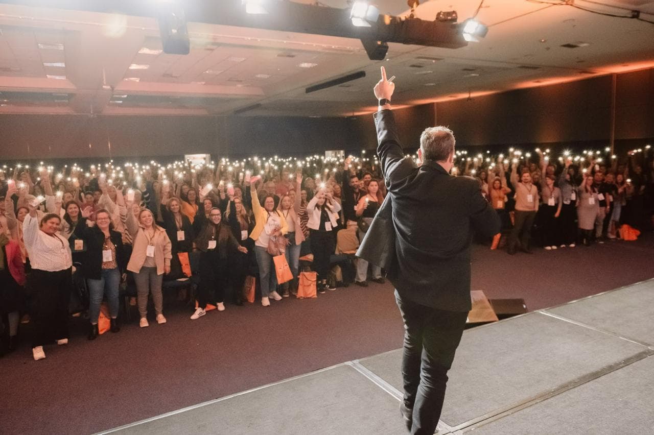 Vista do palco para a plateia em evento