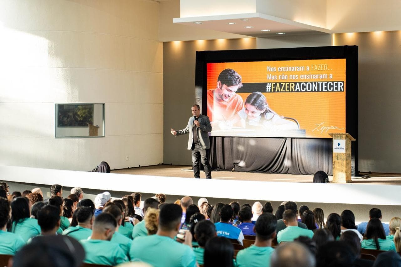 Palco moderno com slide #FazerAcontecer